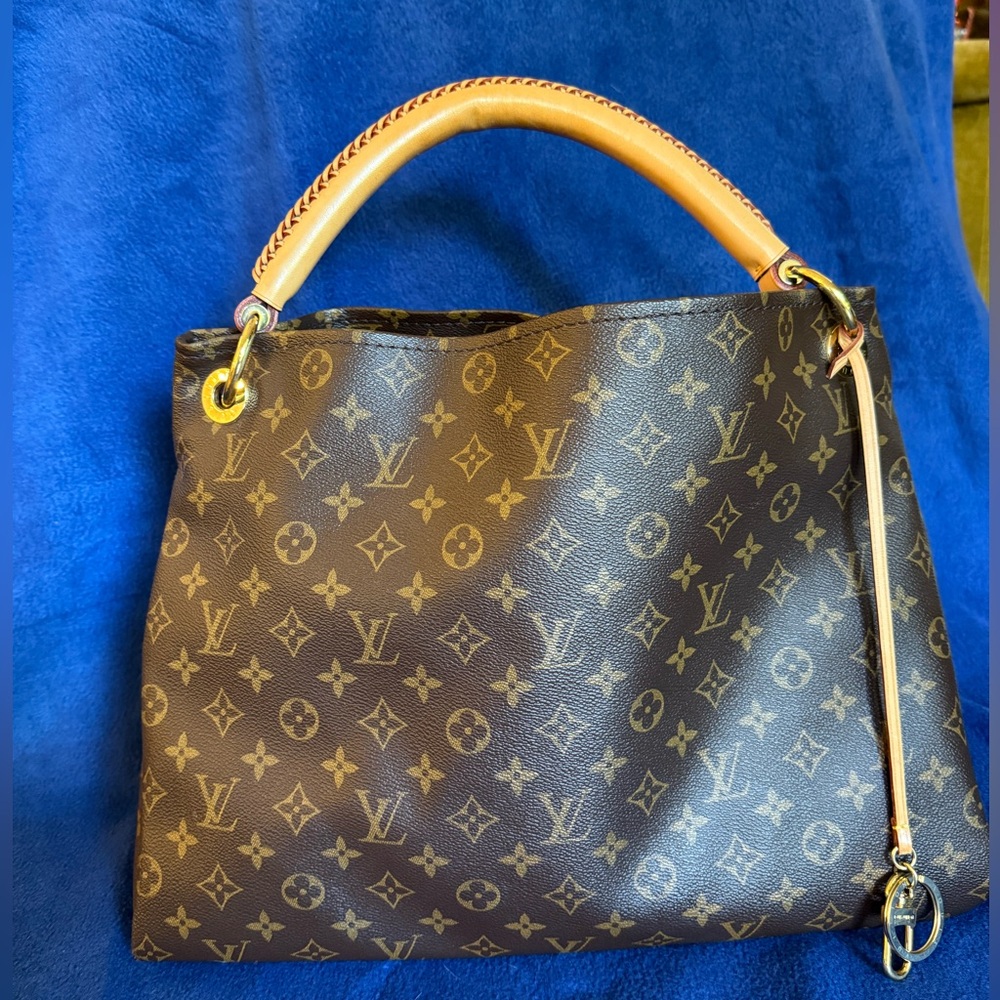Louis Vuitton Monogram Artsy Shoulder Bag with Tan Handle